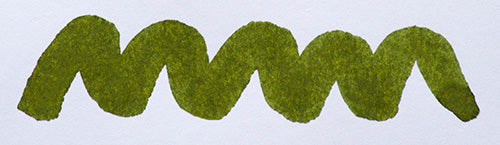 Wavy green line on a white background. Diamine Classic Green fountain pen ink colour swatch.