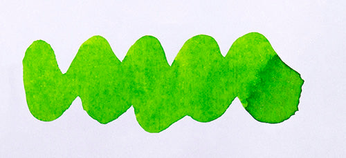 Wavy green line on a white background. Diamine Appletini fountain pen ink colour swatch.