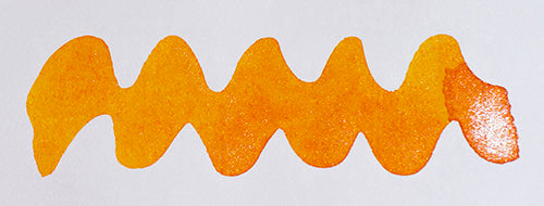 Wavy yellow line on a white background. Diamine Citrus Ice fountain pen ink colour swatch.