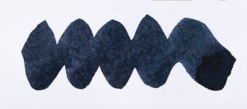 Wavy navy blue line on a white background. Diamine Silent Night fountain pen ink colour swatch.
