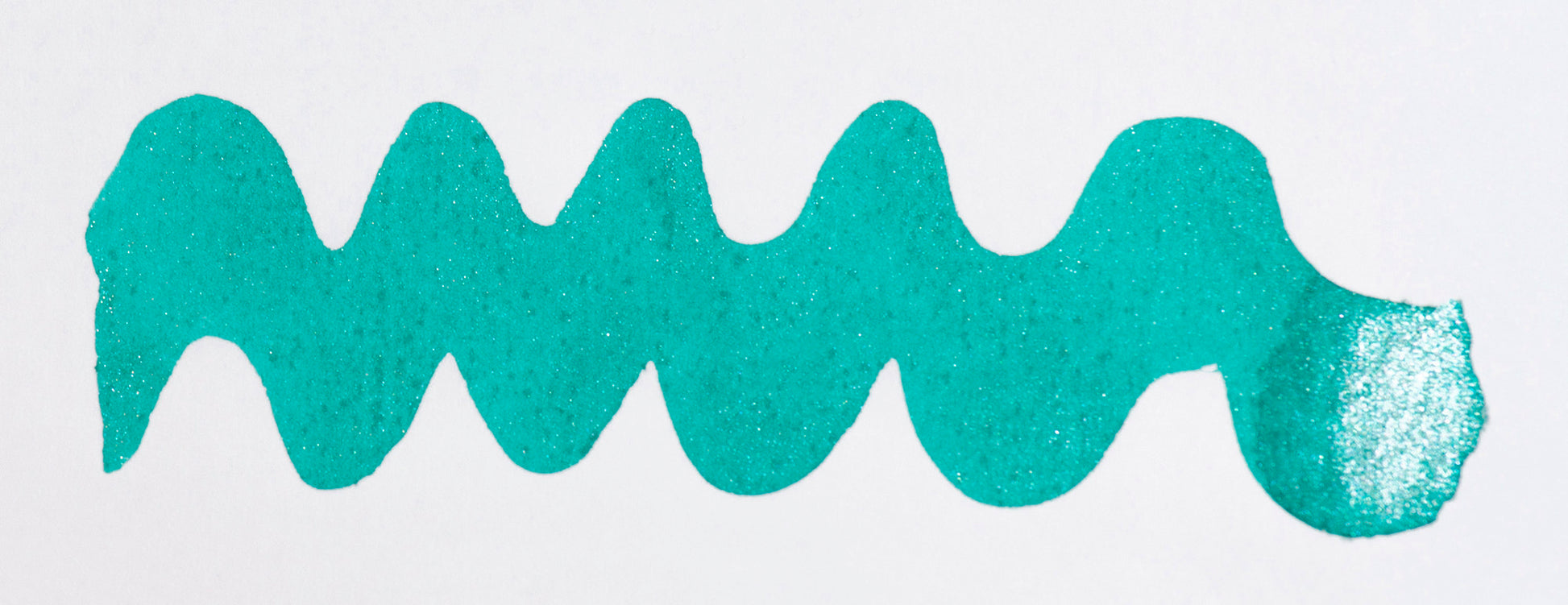 Wavy teal line on a white background. Diamine Spearmint Diva fountain pen ink colour swatch.