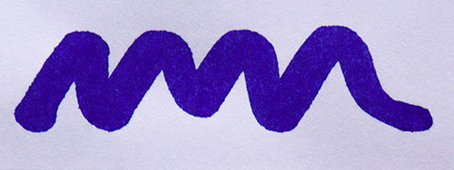 Wavy blue line on a white background. Diamine Sapphire Blue fountain pen ink colour swatch.