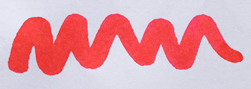 Wavy pink line on a white background. Diamine Flamingo Pink fountain pen ink colour swatch.