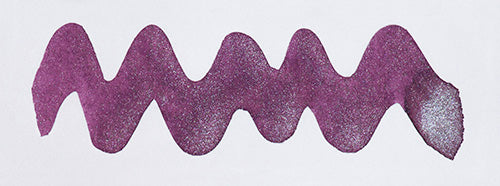 Wavy purple line on a white background. Diamine Frosted Orchid fountain pen ink colour swatch.
