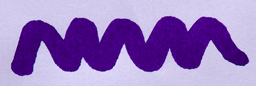 Wavy blue line on a white background. Diamine Imperial Blue fountain pen ink colour swatch.