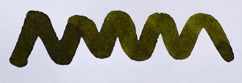 Wavy green line on a white background. Diamine Safari fountain pen ink colour swatch.
