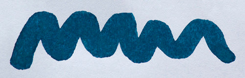 Wavy blue line on a white background. Diamine Majestic Blue fountain pen ink colour swatch.