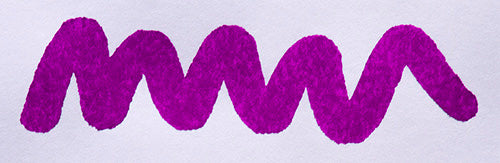 Wavy purple line on a white background. Diamine Majestic Purple fountain pen ink colour swatch.