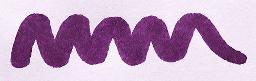 Wavy purple line on a white background. Diamine Amazing Amethyst fountain pen ink colour swatch.
