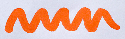 Wavy orange line on a white background. Diamine Peach Haze fountain pen ink colour swatch.