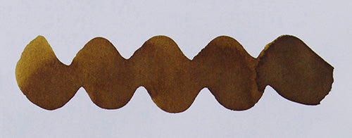 Wavy brown line on a white background. Diamine Tobacco Sunburst fountain pen ink colour swatch.