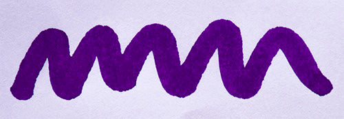 Wavy purple line on a white background. Diamine Bilberry fountain pen ink colour swatch.