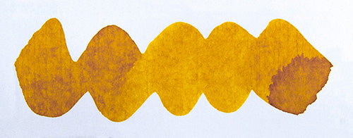 Wavy yellow brown line on a white background. Diamine Candlelight  fountain pen ink colour swatch.